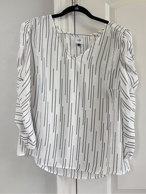 SALE! CAbi 💫 NWOT Summer 2020 Devoted Blouse, Heart Prink Shirt, Size M